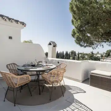 Luxury duplex apartment with panoramic sea and mountain views in Aloha, Nueva Andalucia Picture 37