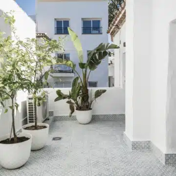 Luxury duplex apartment with panoramic sea and mountain views in Aloha, Nueva Andalucia Picture 8