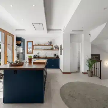 Luxury refurbished 4-bedroom villa offering stunning sea views in Estepona Picture 19