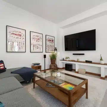 Luxury refurbished 4-bedroom villa offering stunning sea views in Estepona Picture 10