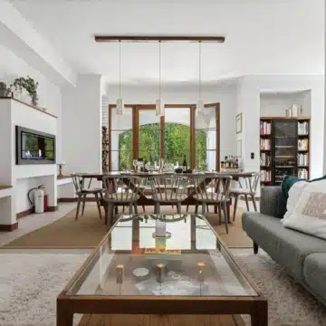 Luxury refurbished 4-bedroom villa offering stunning sea views in Estepona Picture 3