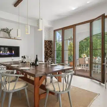 Luxury refurbished 4-bedroom villa offering stunning sea views in Estepona Picture 9