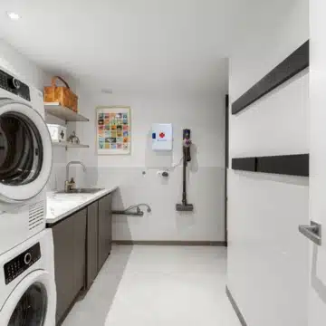 Luxury refurbished 4-bedroom villa offering stunning sea views in Estepona Picture 21