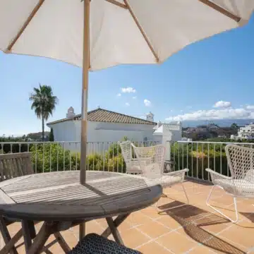 Luxury refurbished 4-bedroom villa offering stunning sea views in Estepona Picture 23