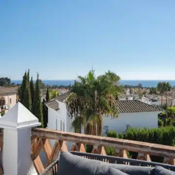 Luxury refurbished 4-bedroom villa offering stunning sea views in Estepona Picture 0