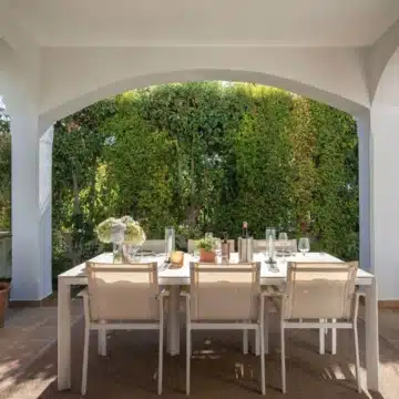 Luxury refurbished 4-bedroom villa offering stunning sea views in Estepona Picture 24