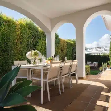 Luxury refurbished 4-bedroom villa offering stunning sea views in Estepona Picture 7