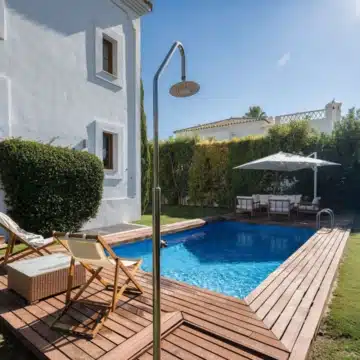 Luxury refurbished 4-bedroom villa offering stunning sea views in Estepona Picture 26
