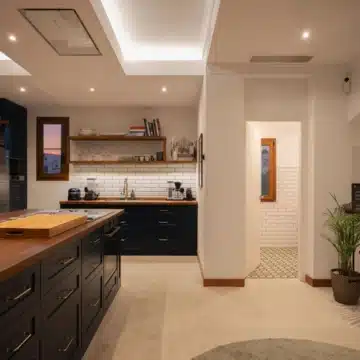 Luxury refurbished 4-bedroom villa offering stunning sea views in Estepona Picture 27