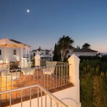 Luxury refurbished 4-bedroom villa offering stunning sea views in Estepona Picture 28