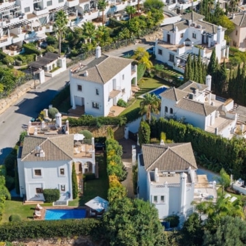 Luxury refurbished 4-bedroom villa offering stunning sea views in Estepona Picture 33