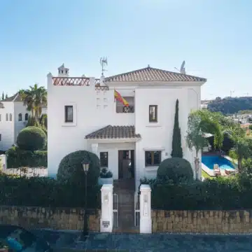 Luxury refurbished 4-bedroom villa offering stunning sea views in Estepona Picture 34