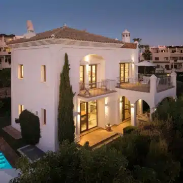 Luxury refurbished 4-bedroom villa offering stunning sea views in Estepona Picture 36
