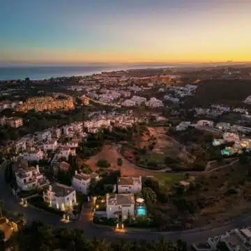 Luxury refurbished 4-bedroom villa offering stunning sea views in Estepona Picture 38