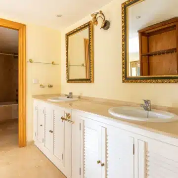 Frontline golf duplex penthouse with mountain views in Guadalmina Alta, San Pedro de Alcanatara Picture 10