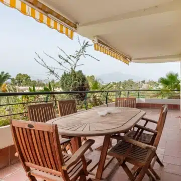 Frontline golf duplex penthouse with mountain views in Guadalmina Alta, San Pedro de Alcanatara Picture 11