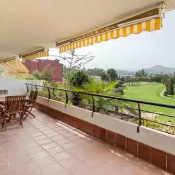 Frontline golf duplex penthouse with mountain views in Guadalmina Alta, San Pedro de Alcanatara Picture 2