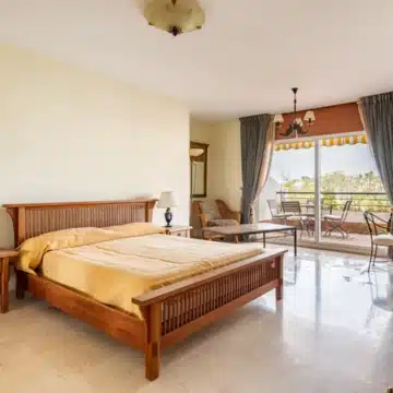 Frontline golf duplex penthouse with mountain views in Guadalmina Alta, San Pedro de Alcanatara Picture 3