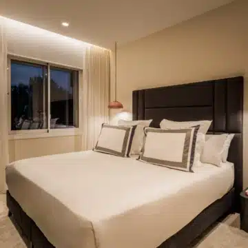 Refurbished beachfront apartment with stunning sea views in an exclusive urbanization of Los Granados del Mar, Estepona Picture 16