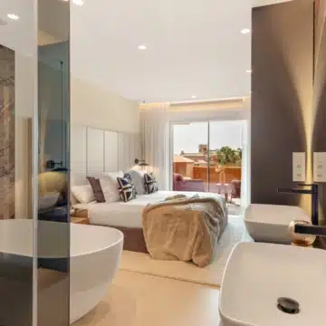 Refurbished beachfront apartment with stunning sea views in an exclusive urbanization of Los Granados del Mar, Estepona Picture 1