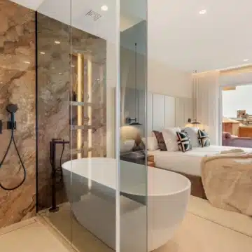 Refurbished beachfront apartment with stunning sea views in an exclusive urbanization of Los Granados del Mar, Estepona Picture 9