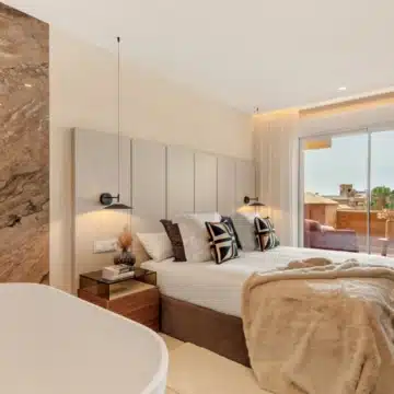 Refurbished beachfront apartment with stunning sea views in an exclusive urbanization of Los Granados del Mar, Estepona Picture 12