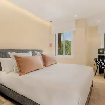 Refurbished beachfront apartment with stunning sea views in an exclusive urbanization of Los Granados del Mar, Estepona Picture 20