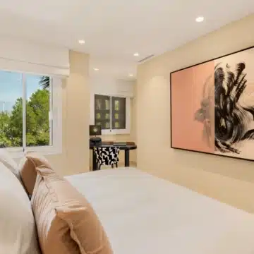 Refurbished beachfront apartment with stunning sea views in an exclusive urbanization of Los Granados del Mar, Estepona Picture 19