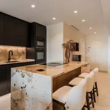 Refurbished beachfront apartment with stunning sea views in an exclusive urbanization of Los Granados del Mar, Estepona Picture 13