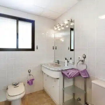 Elegant villa within the exclusive enclave of Los Naranjos Golf, Nueva Andalucia Picture 9