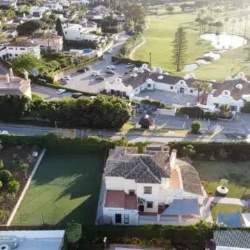 Elegant villa within the exclusive enclave of Los Naranjos Golf, Nueva Andalucia Picture 11