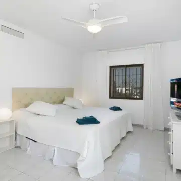 Elegant villa within the exclusive enclave of Los Naranjos Golf, Nueva Andalucia Picture 13