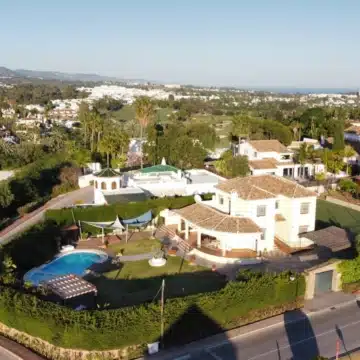 Elegant villa within the exclusive enclave of Los Naranjos Golf, Nueva Andalucia Picture 14