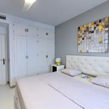 Elegant villa within the exclusive enclave of Los Naranjos Golf, Nueva Andalucia Picture 8