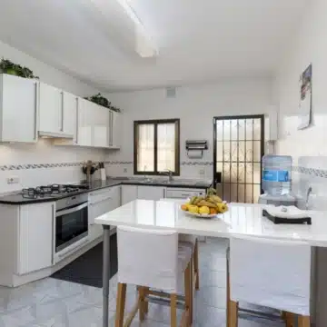 Elegant villa within the exclusive enclave of Los Naranjos Golf, Nueva Andalucia Picture 5