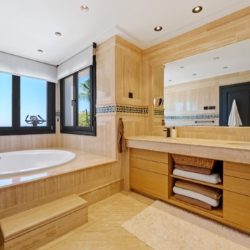 Stunning duplex penthouse located in the prestigious Monte Paraiso Country Club, Marbella Picture 14