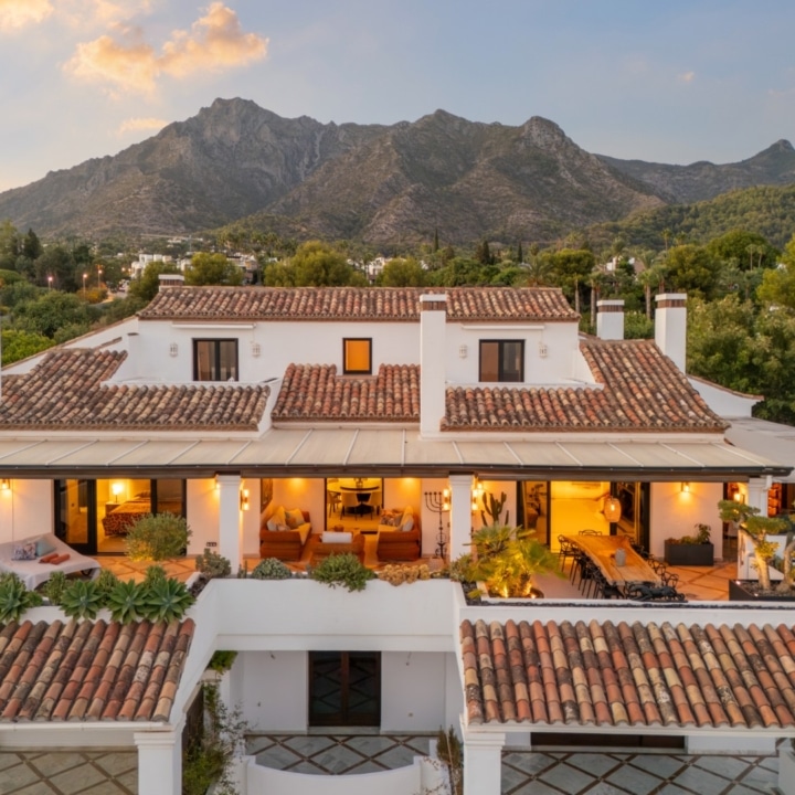 Stunning duplex penthouse located in the prestigious Monte Paraiso Country Club, Marbella Picture