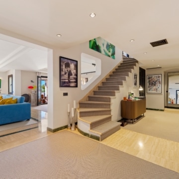 Stunning duplex penthouse located in the prestigious Monte Paraiso Country Club, Marbella Picture 3