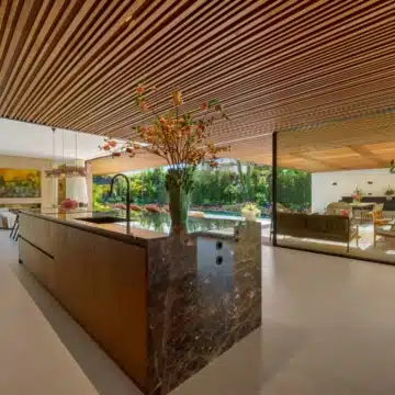 Marvellous villa nestled within the exclusive gated community of Parcelas del Golf, Nueva Andalucia Picture 9