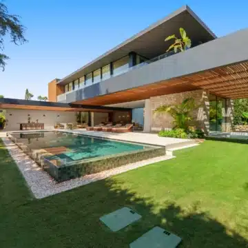 Marvellous villa nestled within the exclusive gated community of Parcelas del Golf, Nueva Andalucia Picture 6