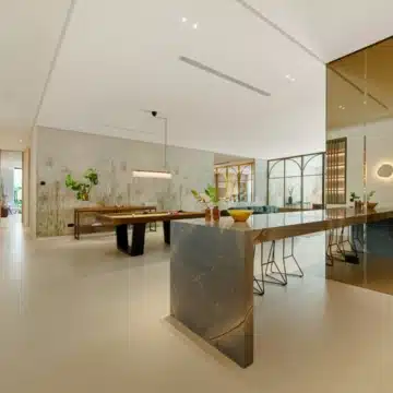 Marvellous villa nestled within the exclusive gated community of Parcelas del Golf, Nueva Andalucia Picture 2