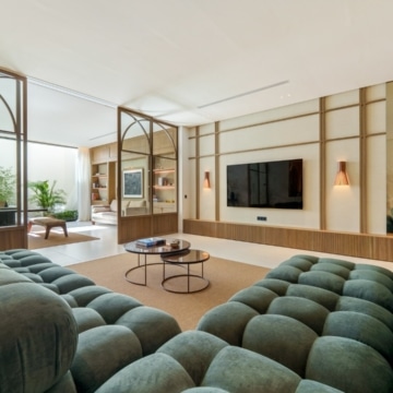 Marvellous villa nestled within the exclusive gated community of Parcelas del Golf, Nueva Andalucia Picture 0