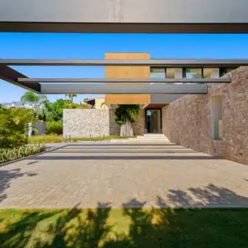 Marvellous villa nestled within the exclusive gated community of Parcelas del Golf, Nueva Andalucia Picture 32