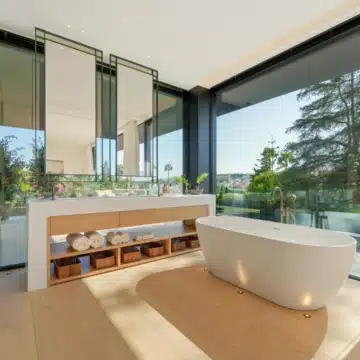Marvellous villa nestled within the exclusive gated community of Parcelas del Golf, Nueva Andalucia Picture 34