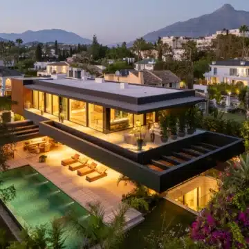 Marvellous villa nestled within the exclusive gated community of Parcelas del Golf, Nueva Andalucia Picture 44