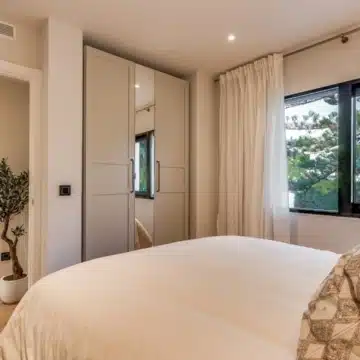 Refurbished 4-bedroom townhouse in the residential development of Los Potros, Nueva Andalucia Picture 23