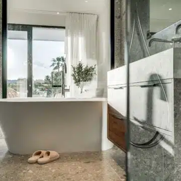 Refurbished 4-bedroom townhouse in the residential development of Los Potros, Nueva Andalucia Picture 24