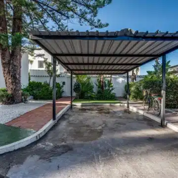 Refurbished 4-bedroom townhouse in the residential development of Los Potros, Nueva Andalucia Picture 34