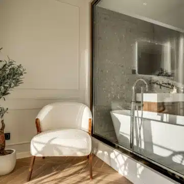 Refurbished 4-bedroom townhouse in the residential development of Los Potros, Nueva Andalucia Picture 37