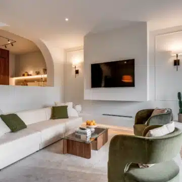 Refurbished 4-bedroom townhouse in the residential development of Los Potros, Nueva Andalucia Picture 0